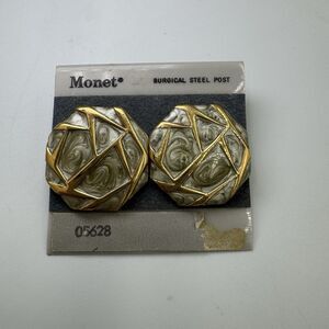 Goldtone‎ Signed MONET Green Enamel Pierced Post Stud Earrings Vintage